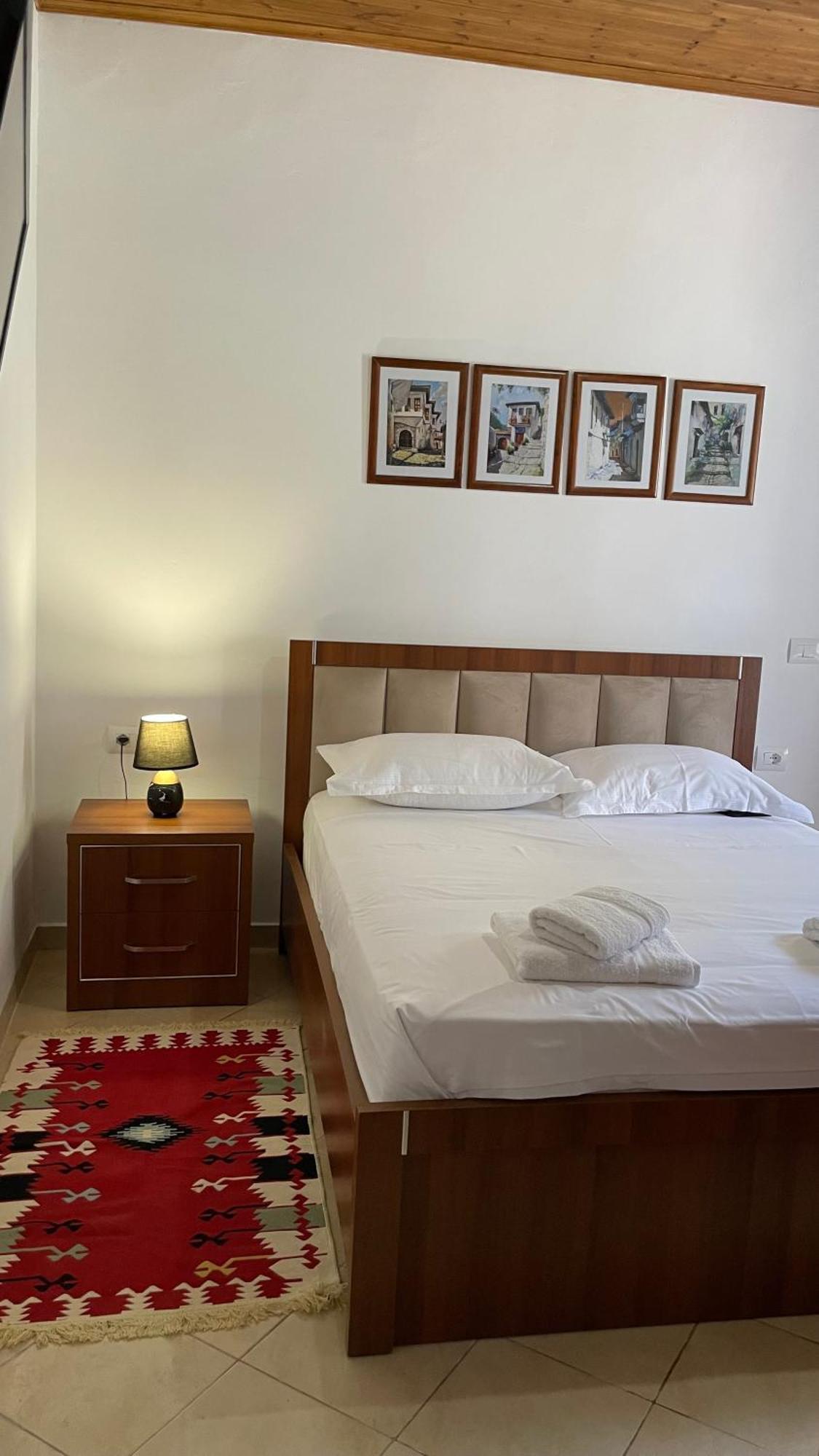 Meroli Guesthouse - Unesco Quarter 베라트 외부 사진