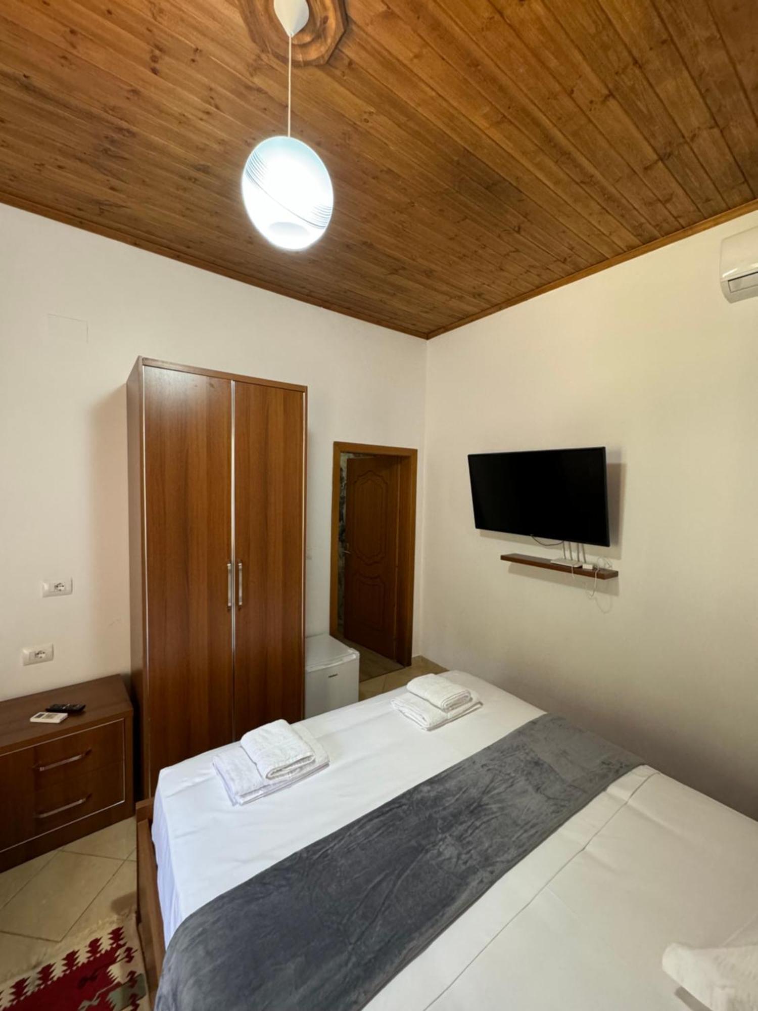 Meroli Guesthouse - Unesco Quarter 베라트 외부 사진