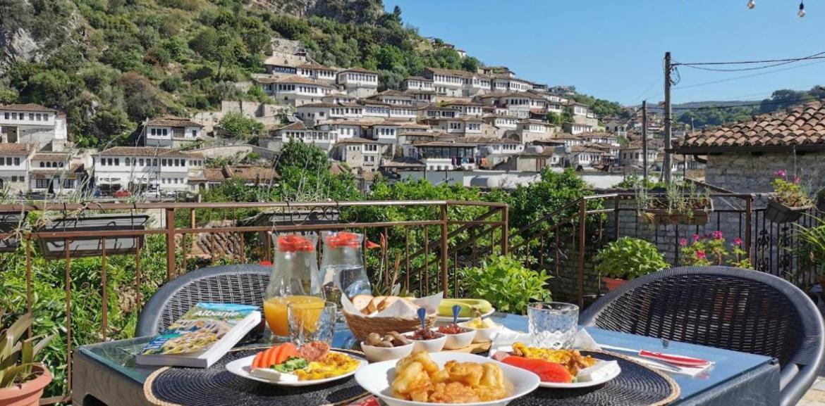 Meroli Guesthouse - Unesco Quarter 베라트 외부 사진
